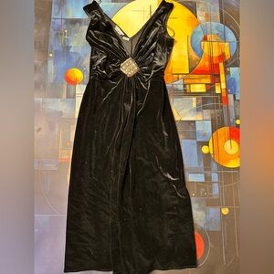 London Times Black Velvet Evening Gown with Crystal Medallion - Size 6